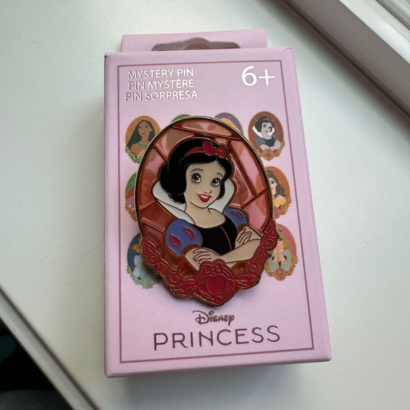 Snow White Stained Glass Princess Disney Pin - Picture 3 of 3